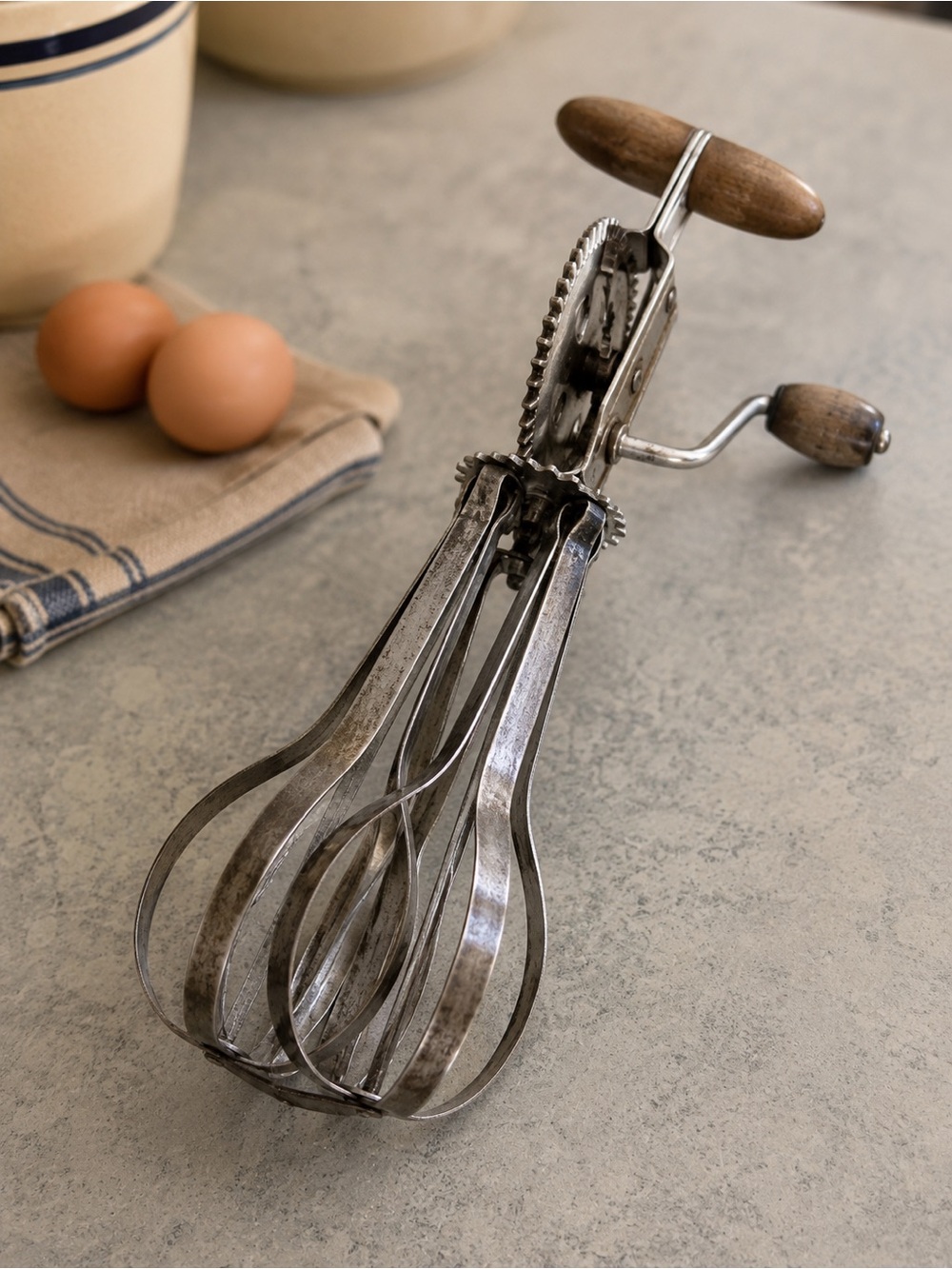 Vintage Hand Crank Egg Beater - Brown/Metal